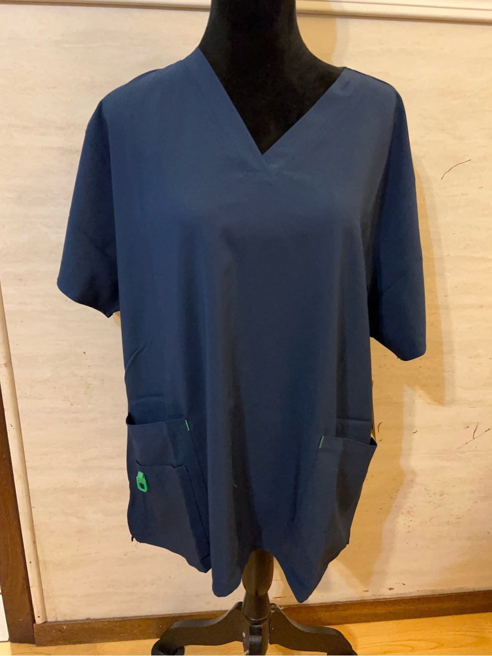 NWT- Carhartt Women's Force® Cross-Flex V-Neck Media Scrub